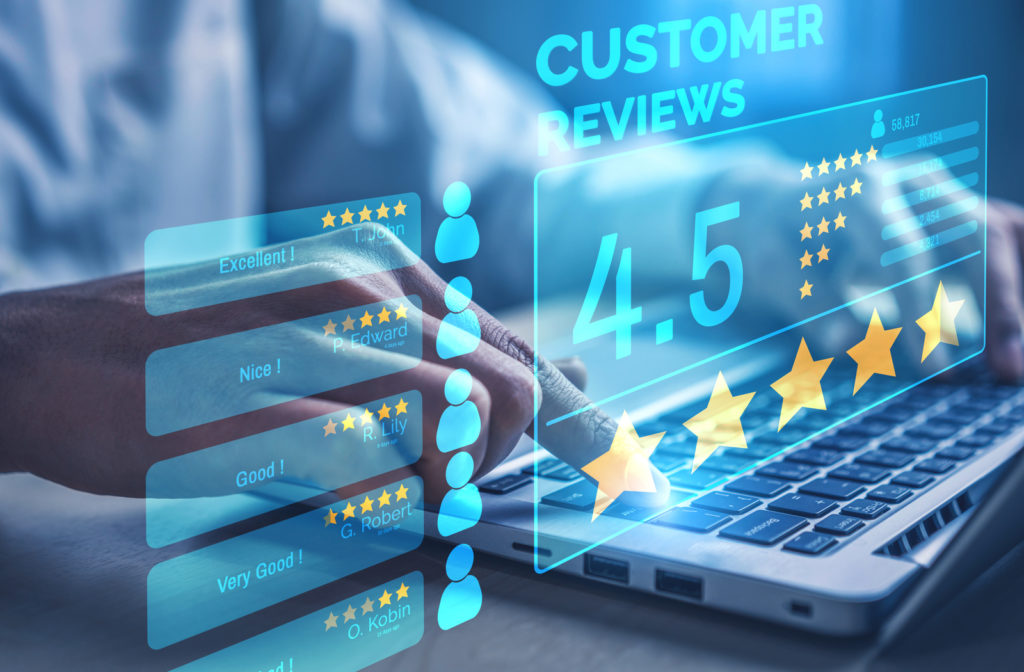 User give rating to service experience on online customer review page