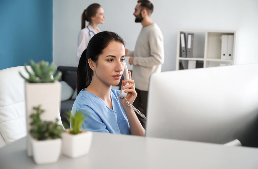 a receptionist at an optometric office works with optometric practice management software